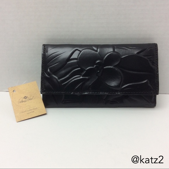 Patricia Nash Handbags - Patricia Nash Floral Teresa Deboss Wallet
